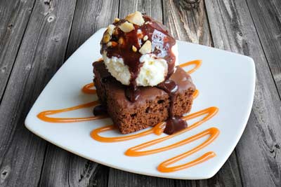 BROWNIE CON HELADO